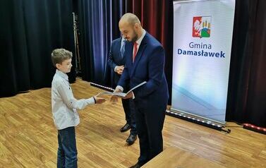 Stypendia dla najlepszych uczni&oacute;w ze szk&oacute;ł w Gmina Damasławek 14