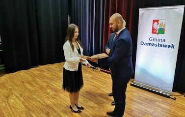 Stypendia dla najlepszych uczni&oacute;w ze szk&oacute;ł w Gmina Damasławek 21