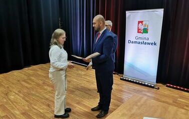 Stypendia dla najlepszych uczni&oacute;w ze szk&oacute;ł w Gmina Damasławek 25