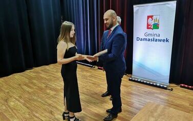 Stypendia dla najlepszych uczni&oacute;w ze szk&oacute;ł w Gmina Damasławek 27