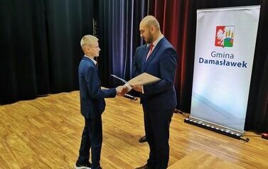 Stypendia dla najlepszych uczni&oacute;w ze szk&oacute;ł w Gmina Damasławek 28