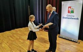 Stypendia dla najlepszych uczni&oacute;w ze szk&oacute;ł w Gmina Damasławek 12