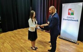 Stypendia dla najlepszych uczni&oacute;w ze szk&oacute;ł w Gmina Damasławek 21