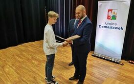 Stypendia dla najlepszych uczni&oacute;w ze szk&oacute;ł w Gmina Damasławek 23