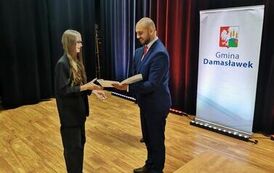 Stypendia dla najlepszych uczni&oacute;w ze szk&oacute;ł w Gmina Damasławek 24