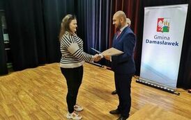 Stypendia dla najlepszych uczni&oacute;w ze szk&oacute;ł w Gmina Damasławek 26