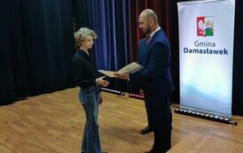 Stypendia dla najlepszych uczni&oacute;w ze szk&oacute;ł w Gmina Damasławek 30