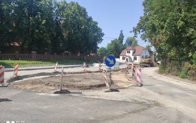 Zdjęcie do Trwają prace budowlane związane z budową drogi dojazdowej do grunt&oacute;w rolnych w m. Kozielsko
